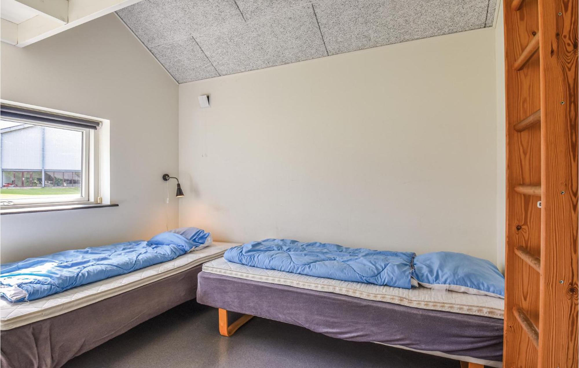 Awesome Home In Spjald With Wifi Экстерьер фото