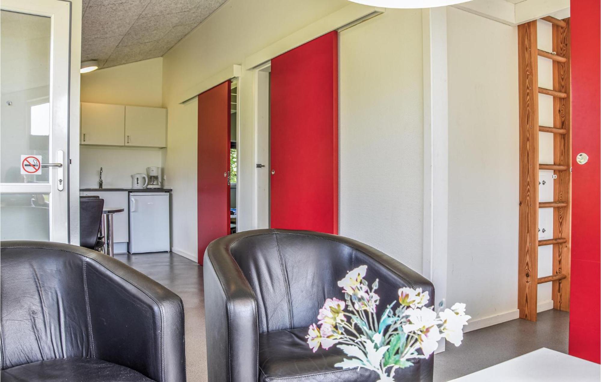 Awesome Home In Spjald With Wifi Экстерьер фото